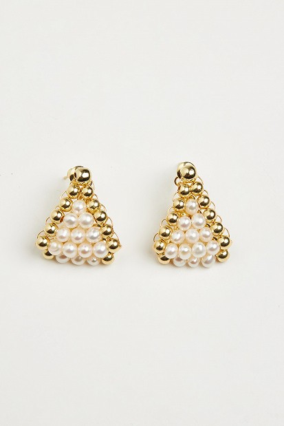Hanging earrings with pearls
