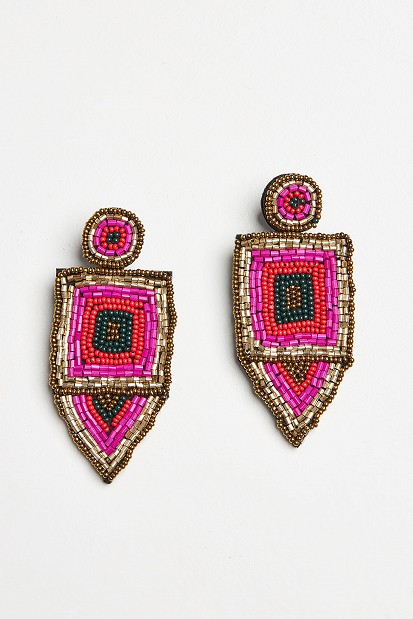 Hanging earrings with geometric design