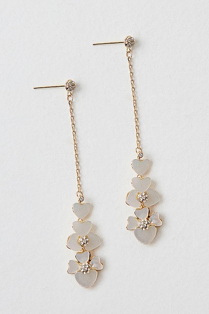Hanging earrings with heart design