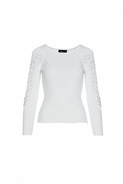 Ribbed blouse with lace on the sleeves