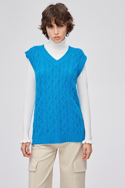 Knit vest with embossed touch