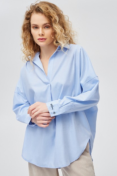 Blouse with collar