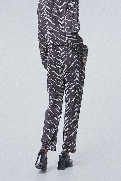 Pantaloni cu imprimeu zebră