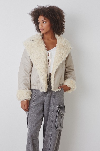 Puffer jacket with faux fur