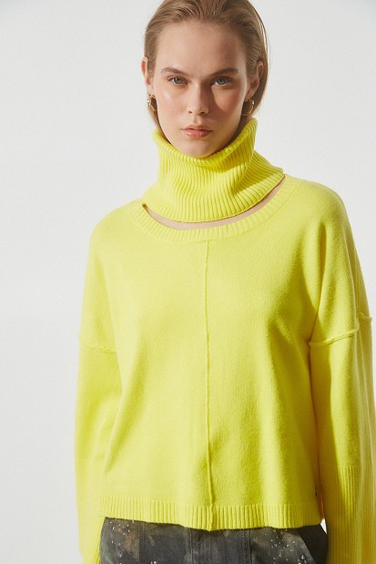 Sweater with removable turtleneck