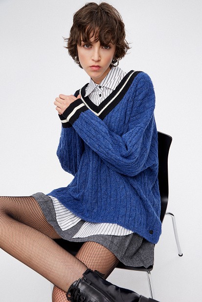 Плетен пуловер