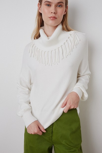 Sweater with fringes