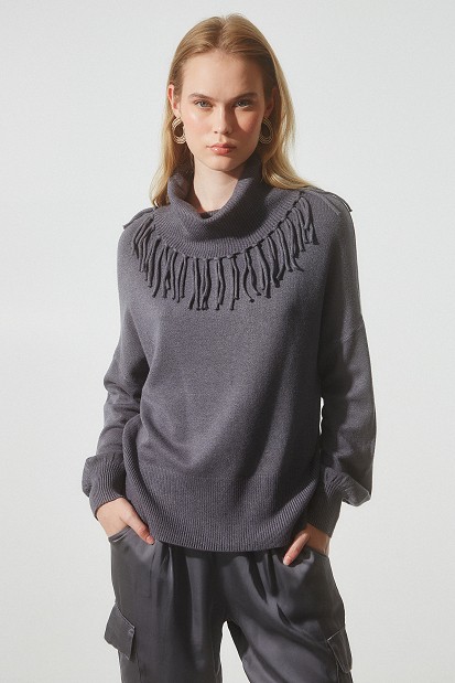 Sweater with fringes