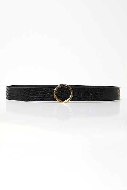 Leather belt with metallic buckle