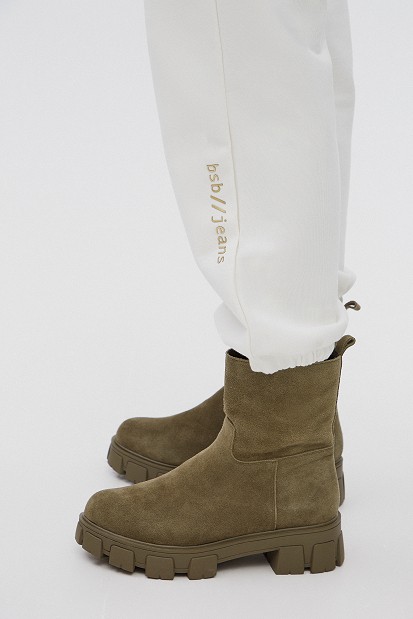 Leather ankle boots with track sole
