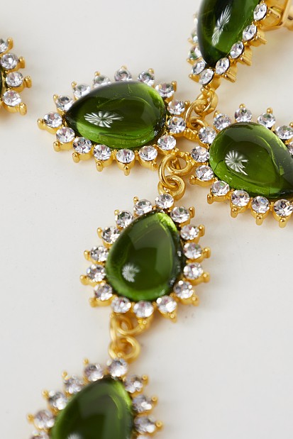 Hanging earrings with shiny stones