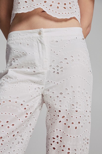 Pants with cutwork and stras