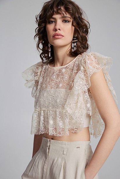 Crop top with lace and ruffles