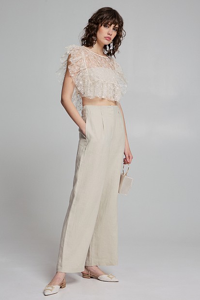 Crop top with lace and ruffles