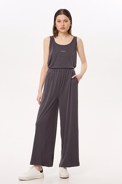 Ribbed trousers in loose knit
