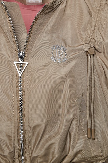 Jachetă cu mâneci bufante