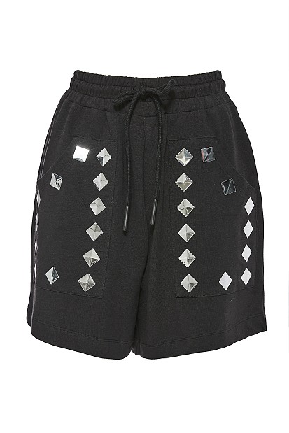 Jogger shorts with studs
