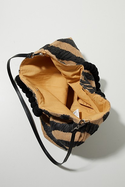 Ψάθινη τσάντα με κεντητές λεπτομέρειες