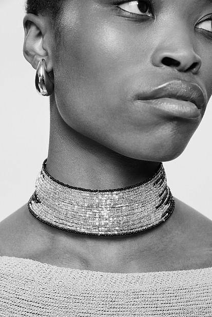 Wide choker with beads