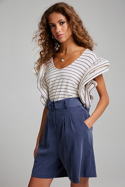 Stripped blouse with ruffles on the sleeves