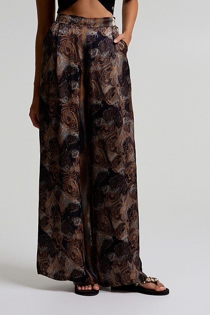 Printed wide pants with pockets