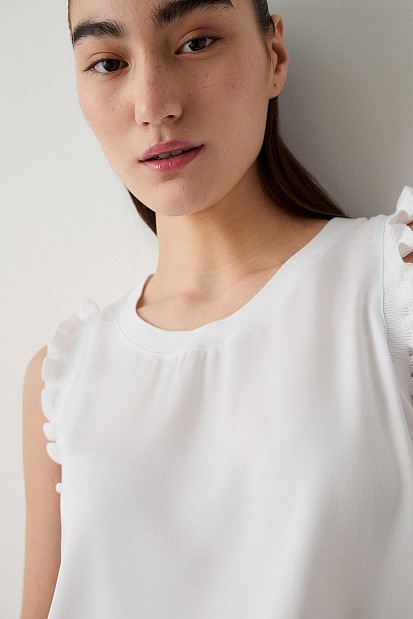 Αμάνικο τοπ με βολανάκι στα μανίκια