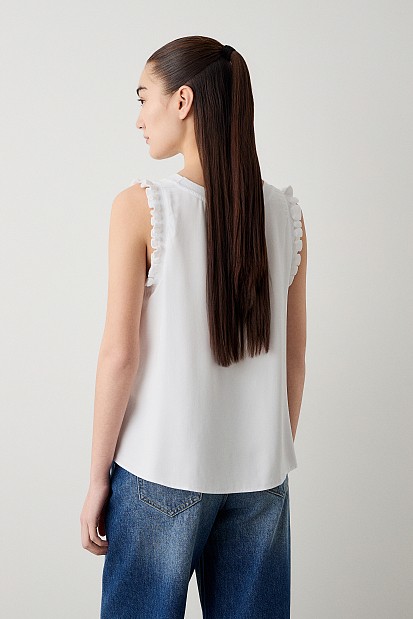 Αμάνικο τοπ με βολανάκι στα μανίκια