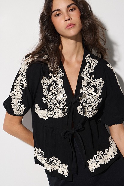 Blouse with embroidered details