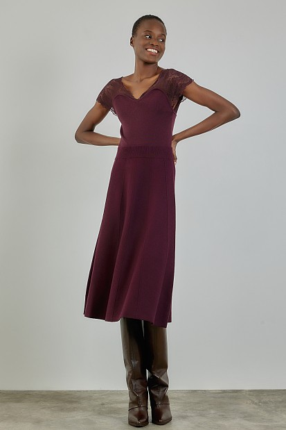 Blouse with lace on the sleeves