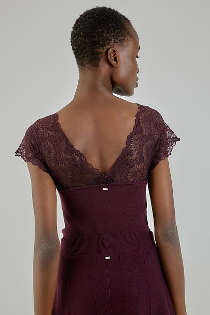 Blouse with lace on the sleeves