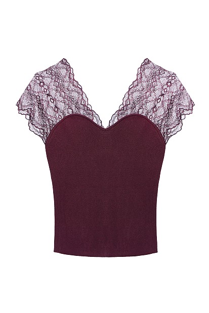 Blouse with lace on the sleeves