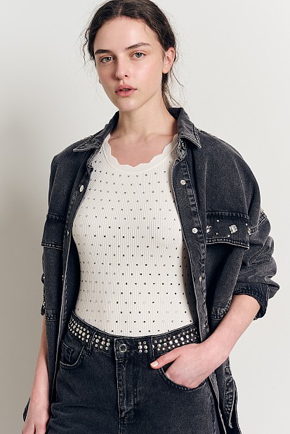 Sleeveless ribbed top with rhinestones