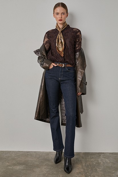 Longsleeves button up blouse with lace