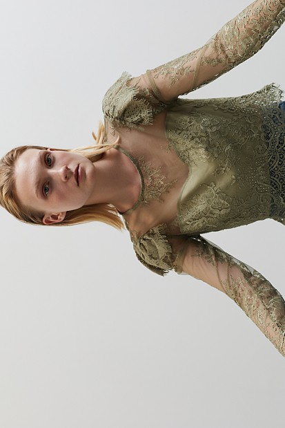 Crop blouse with lace