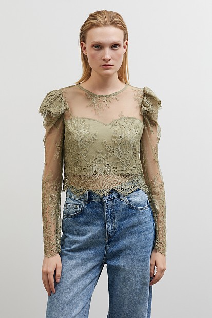 Crop blouse with lace
