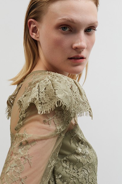 Crop blouse with lace