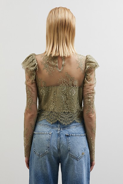 Crop blouse with lace