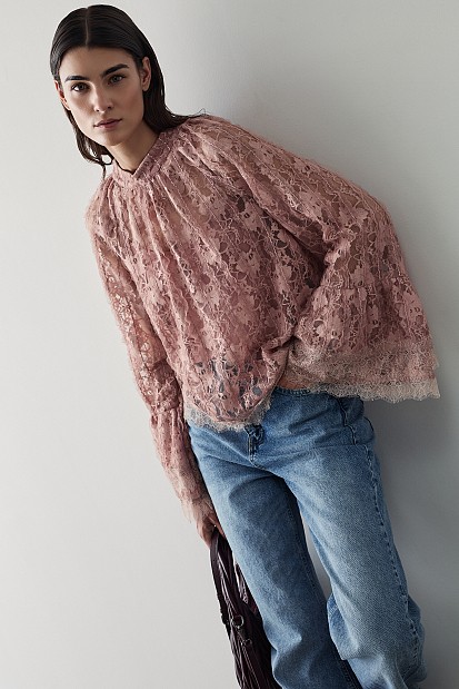 Δαντελωτή μπλούζα με φαρδιά μανίκια