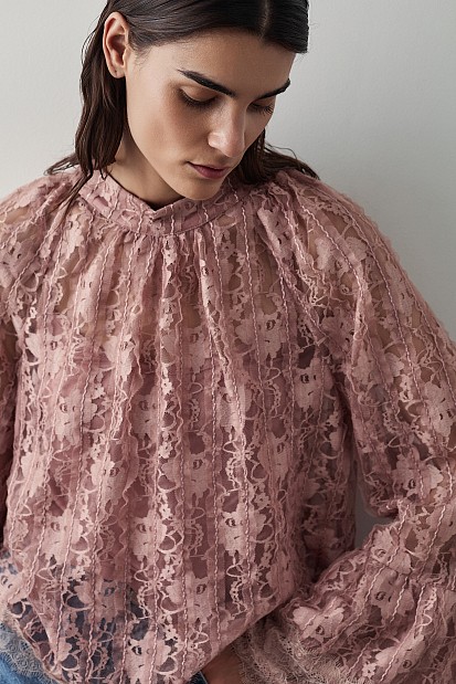 Δαντελωτή μπλούζα με φαρδιά μανίκια