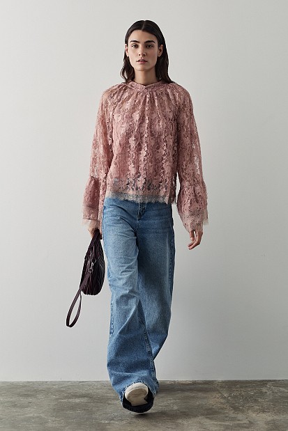 Δαντελωτή μπλούζα με φαρδιά μανίκια