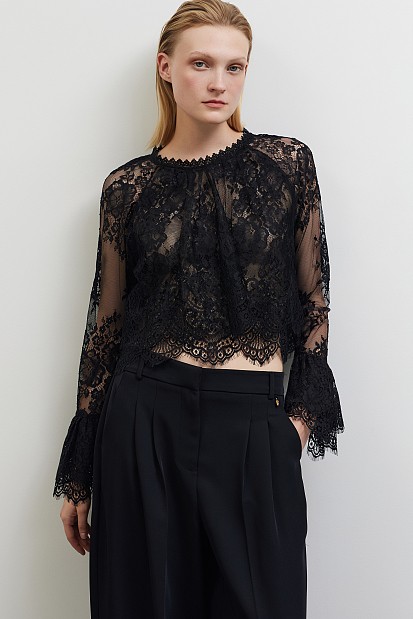 Μπλούζα με δαντέλα και βολάν