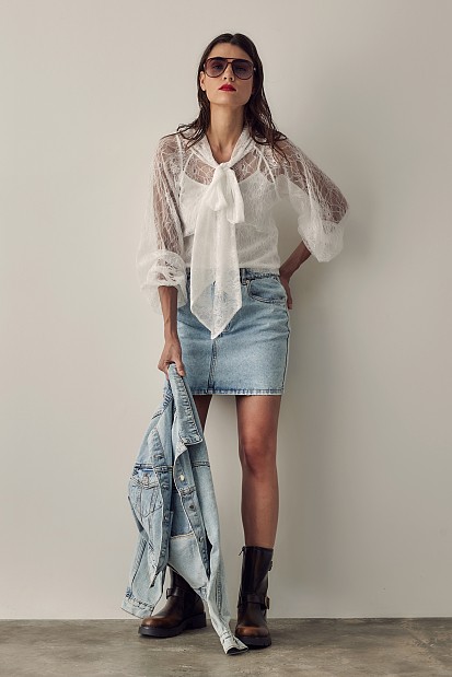 Blouse with lace and self-tie