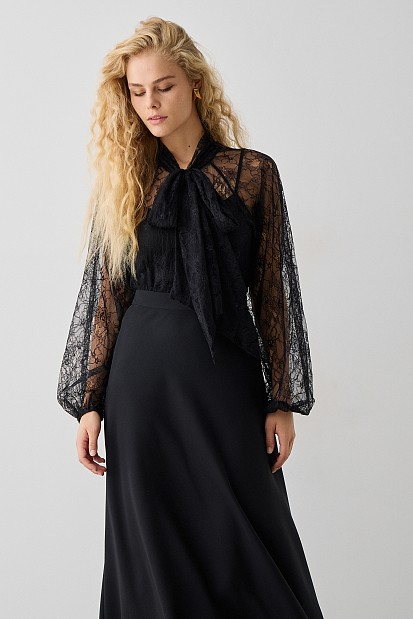 Blouse with lace and self-tie