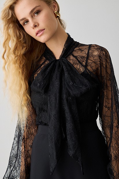 Blouse with lace and self-tie