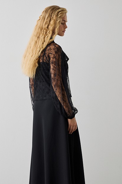 Blouse with lace and self-tie