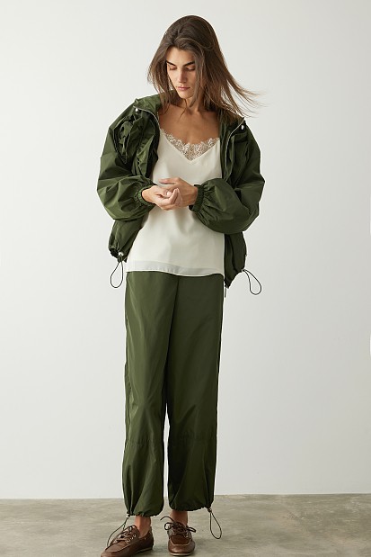 Sleeveless top with lace