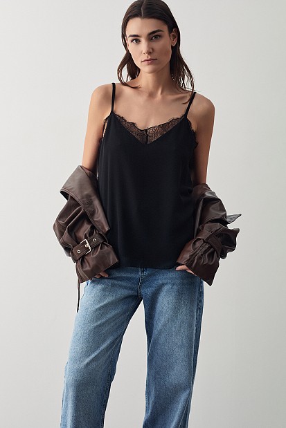 Sleeveless top with lace
