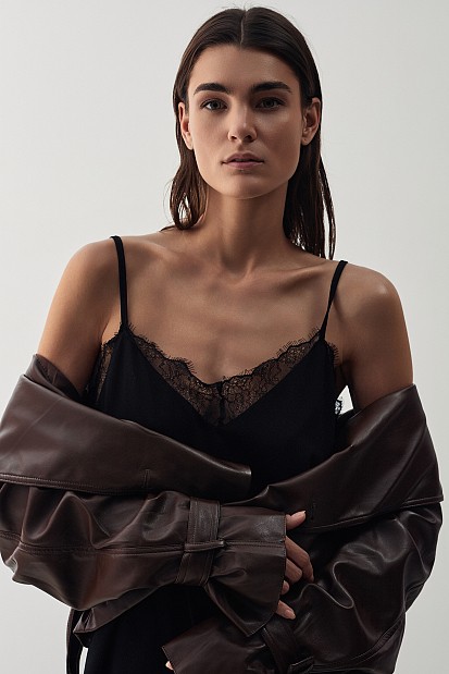 Sleeveless top with lace