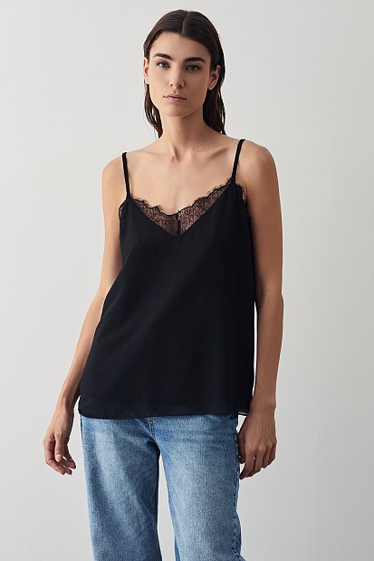 Sleeveless top with lace