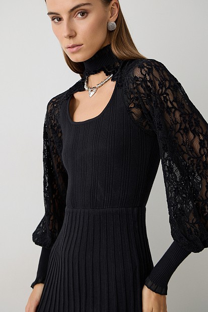 Mini knitted dress with lace